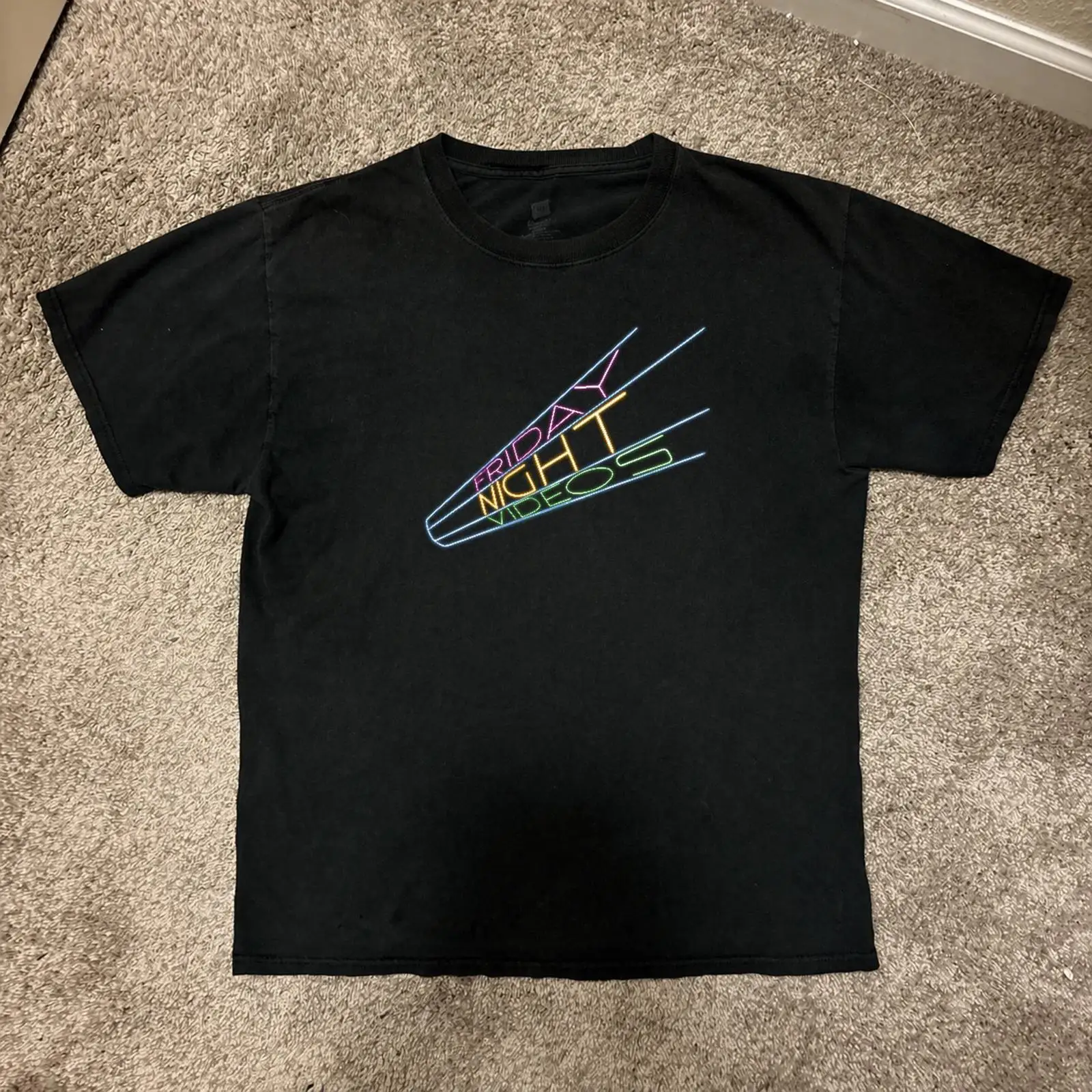 Vintage Fashion Video - レトロな金曜日の夜のビデオTシャツデザイン、ヴィンテージ風ウォッシュ加工、快適なカジュアルグラフィックファッション、通気性のあるストリートウェア