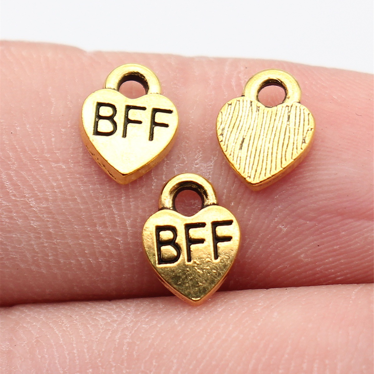 Vintage Fashion Labels - 40 個 9.3x7mm アンティークゴールドカラー Bff ベストフレンズフォーエバーハートタグチャーム手作りジュエリー作成アクセサリー