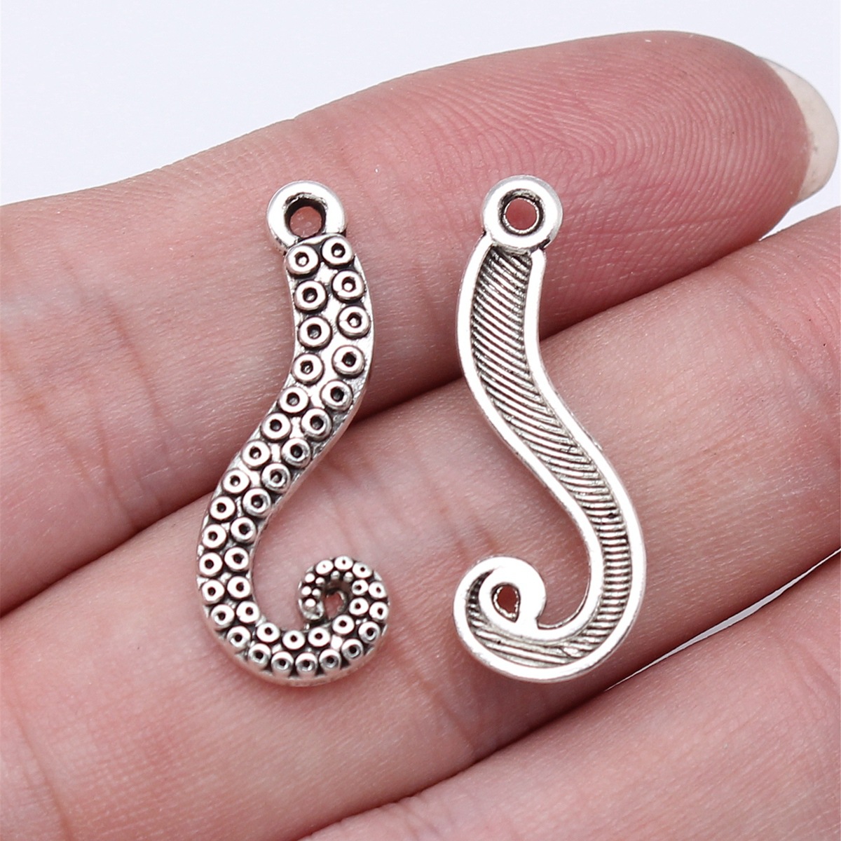 WYSIWYG 20個 26x10mm 4色 タコの足チャー - Vintage Fashion Jewelry のレビューと価格